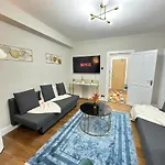 Beautiful Family Apartment Near Hyde Park