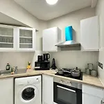 Beautiful Family Apartment Near Hyde Park