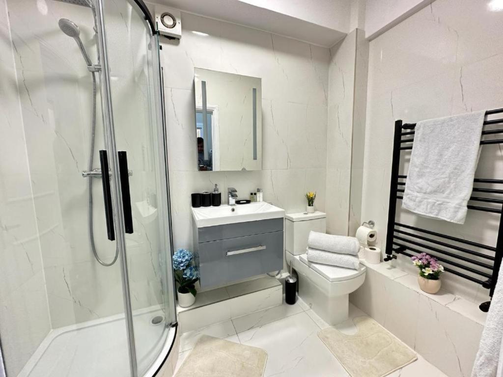 Beautiful Family Near Hyde Park London