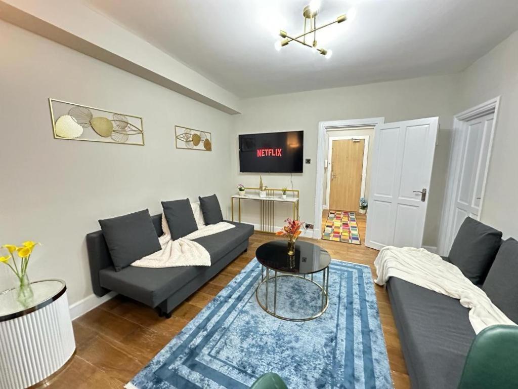 Beautiful Family Near Hyde Park London