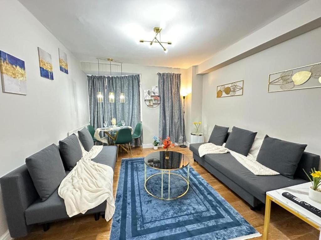 Beautiful Family Near Hyde Park Apartment